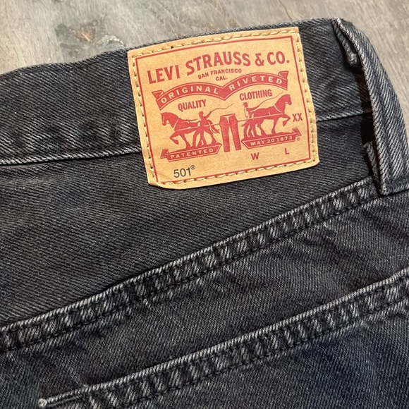 Levi’s black wash cutoff high rise jean shorts size 24 button fly - Picture 6 of 10